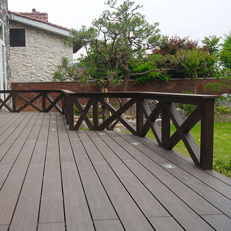 OUTDOOR LIVING